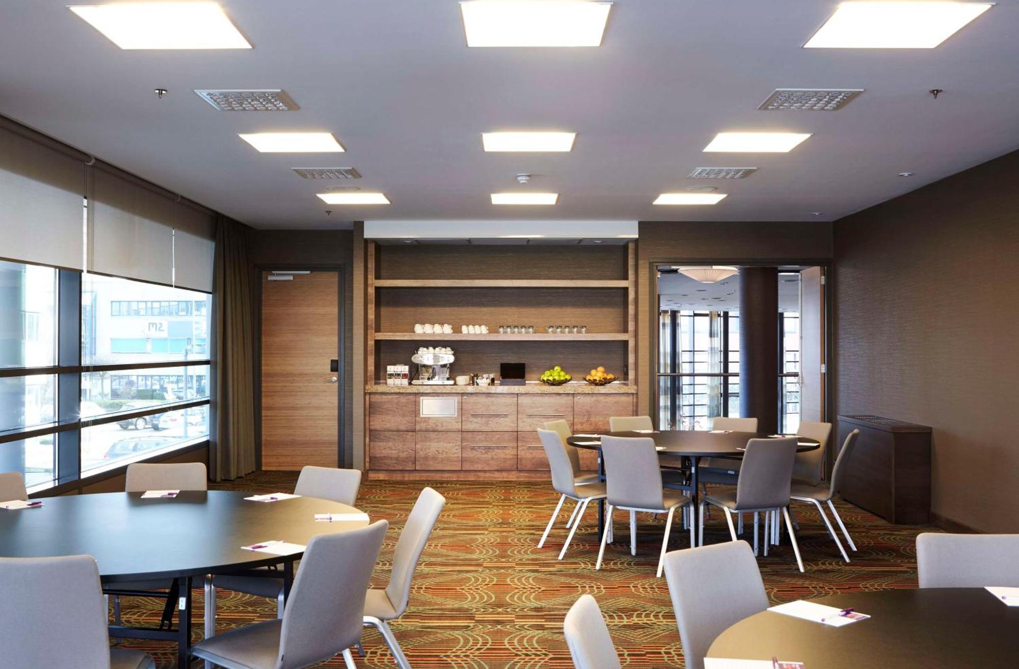 Hyatt Place Amsterdam Airport 4*